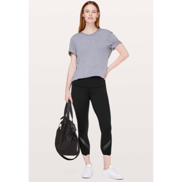 Lululemon Wunder Under Scallop Hem Roll Down 24” Luon Black